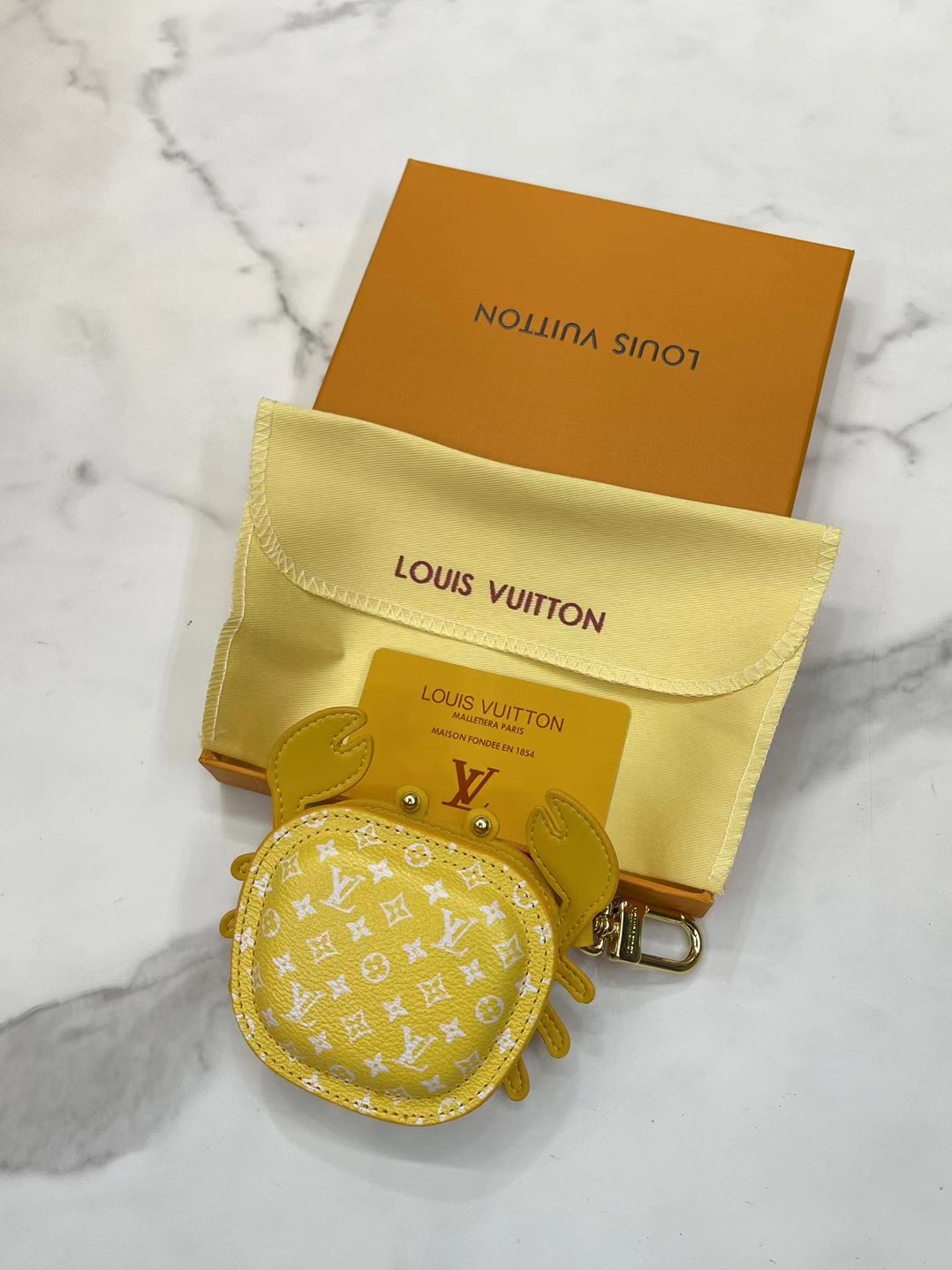 Louis Vuitton Case Airpods 4 3 Pro 2 LV Crab Bag Charm Monogram |