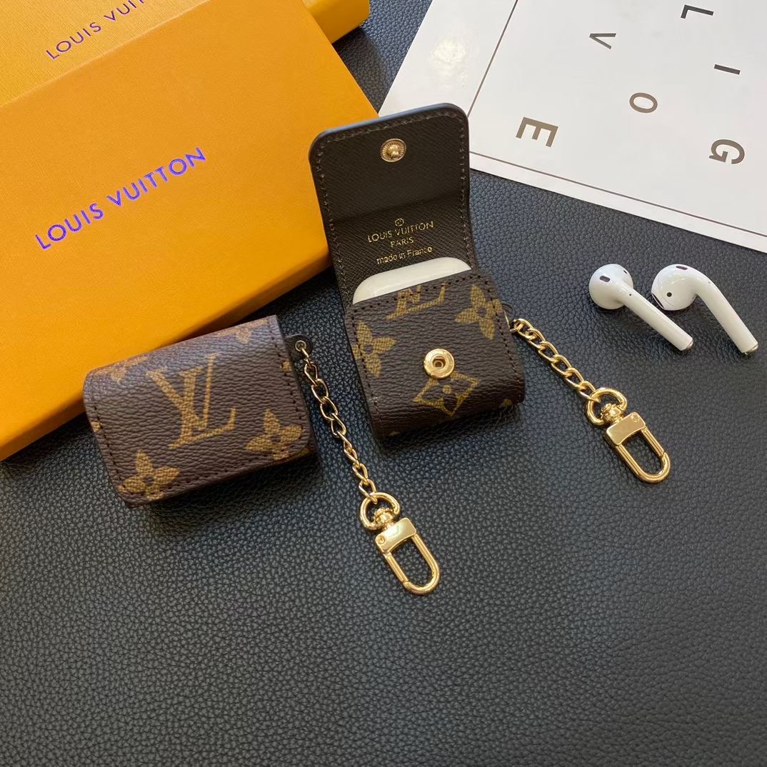 Louis Vuitton AirPods 4 Pro2 Case With Leather and Metal Chain