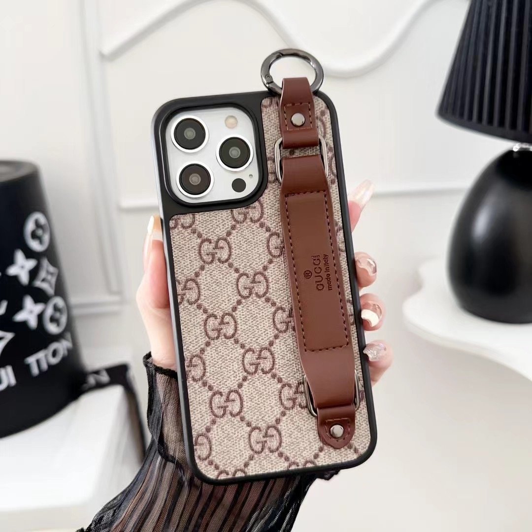 【GUCCI】 iPhone15 PRO ケース Gucci iPhone 15 16 Pro Max GG Leather Case With Strap Handle |